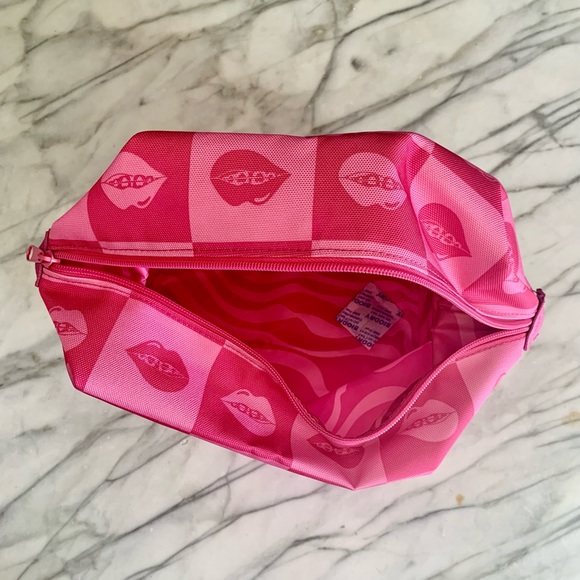 *SOLD* 2023 Give Lip Makeup Bag - Picture 4 of 6